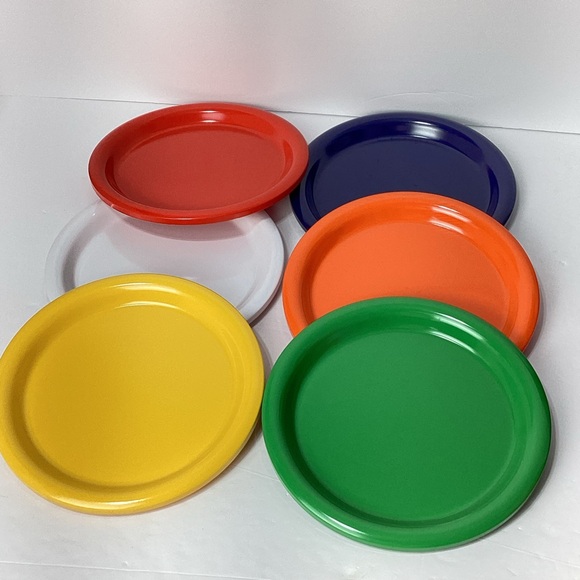 Ingrid LTD Chicago Plate Cup Party Pack Set Vintage Plastic Party Picnic Ware - Picture 2 of 16